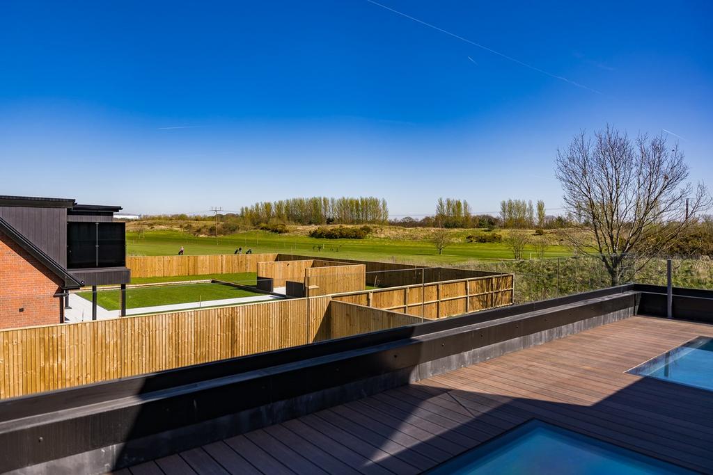 Warrington Road, Bold Heath, Widnes, WA8 4 bed detached house £750,000