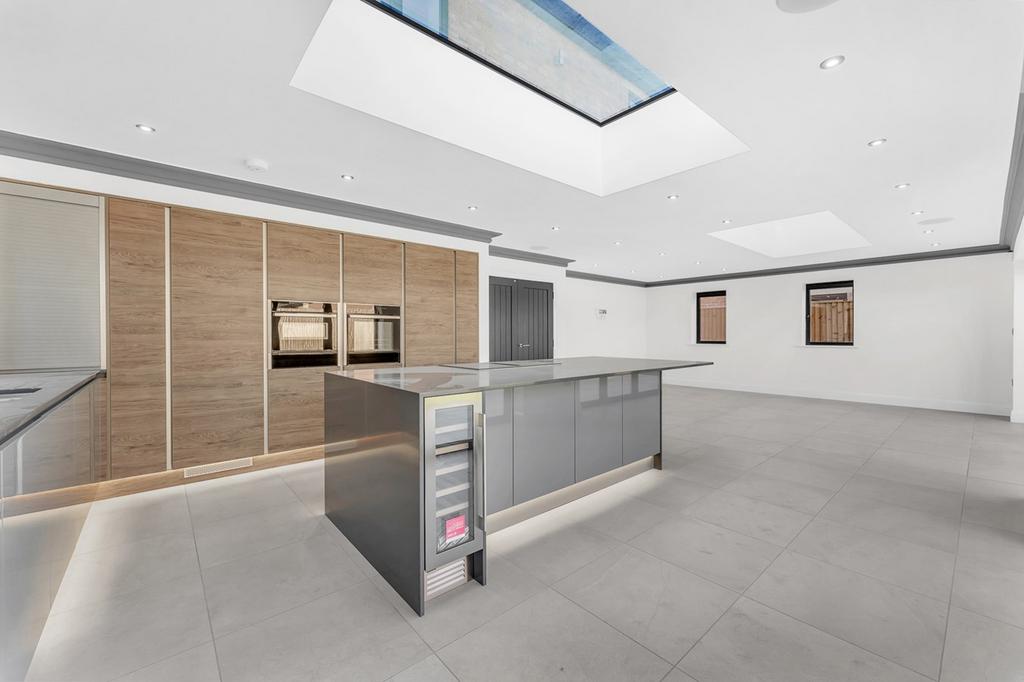 Warrington Road, Bold Heath, Widnes, WA8 4 bed detached house £750,000
