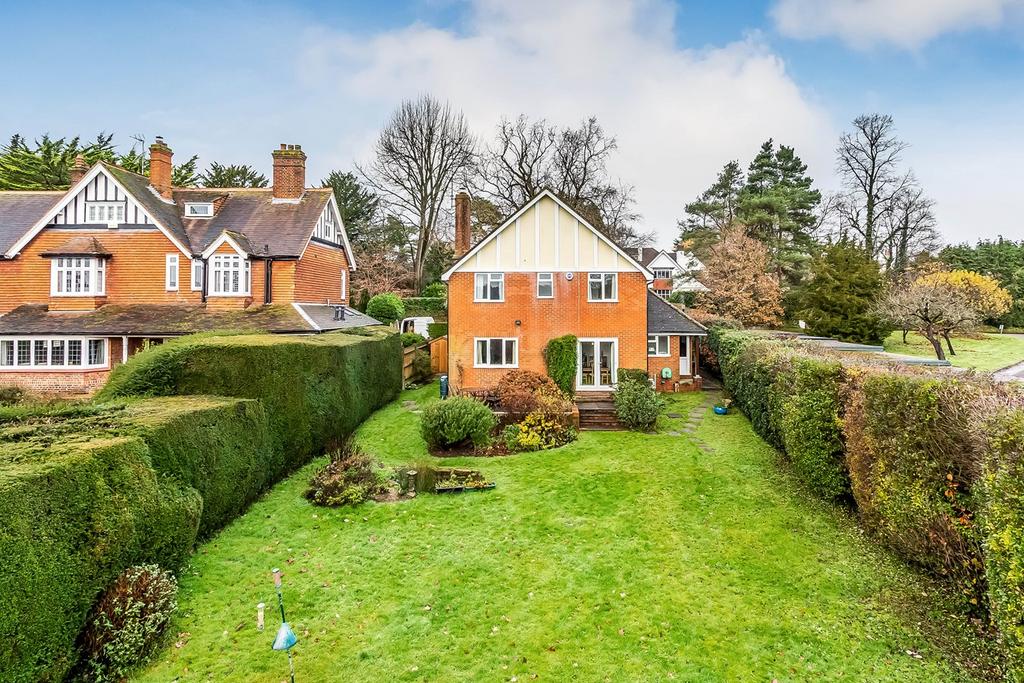 Bluehouse Lane, Oxted, RH8 4 bed detached house for sale £1,175,000