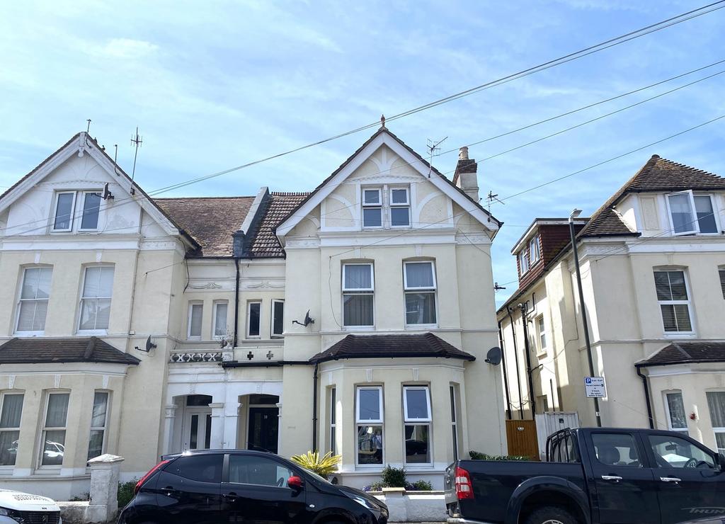 Albany Road, BexhillonSea, TN40 1 bed flat £825 pcm (£190 pw)