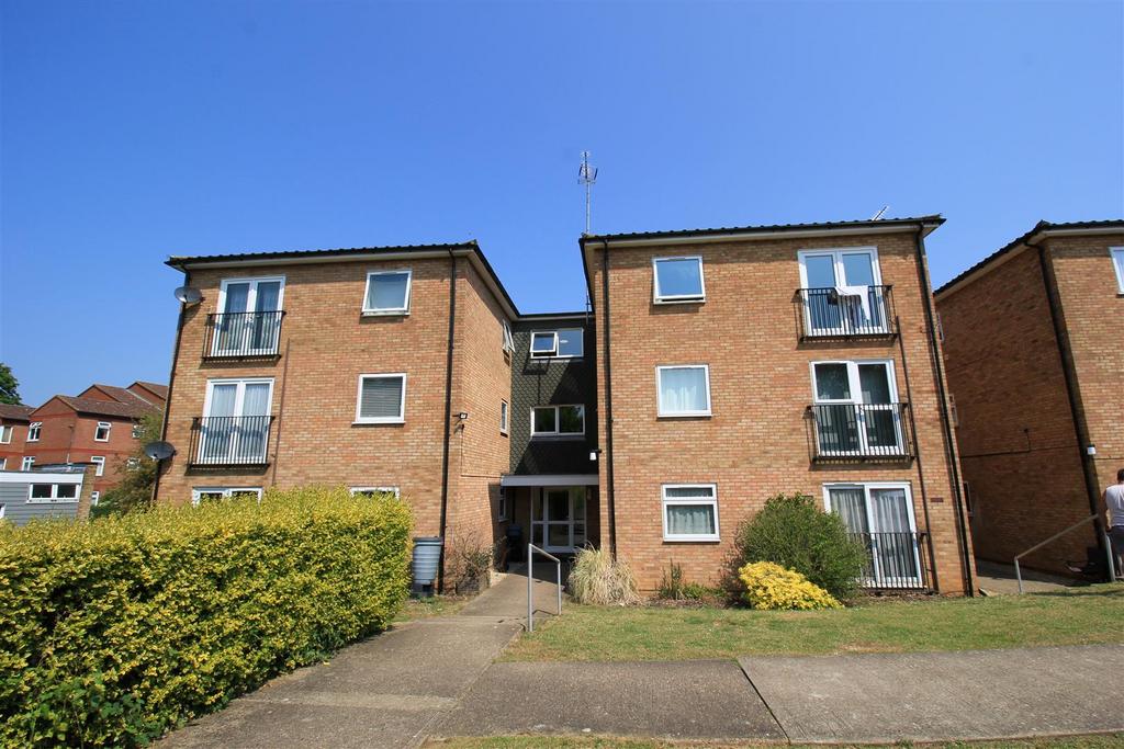 Chatsworth Court, Stevenage 1 bed apartment £180,000