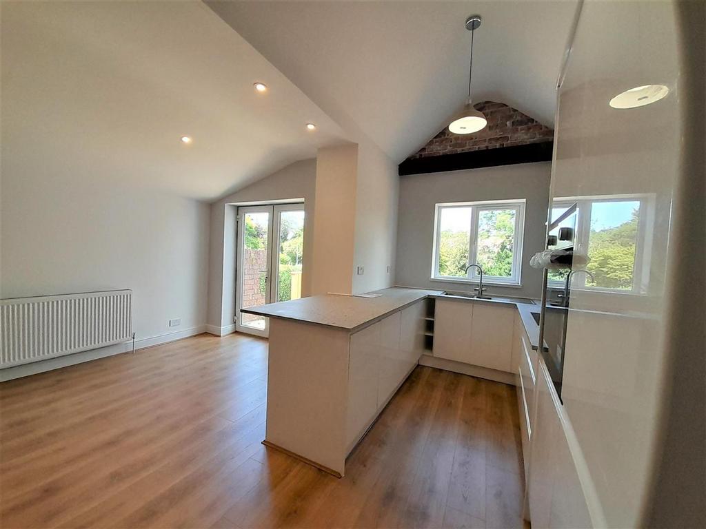 Openplan kitchen/dining area
