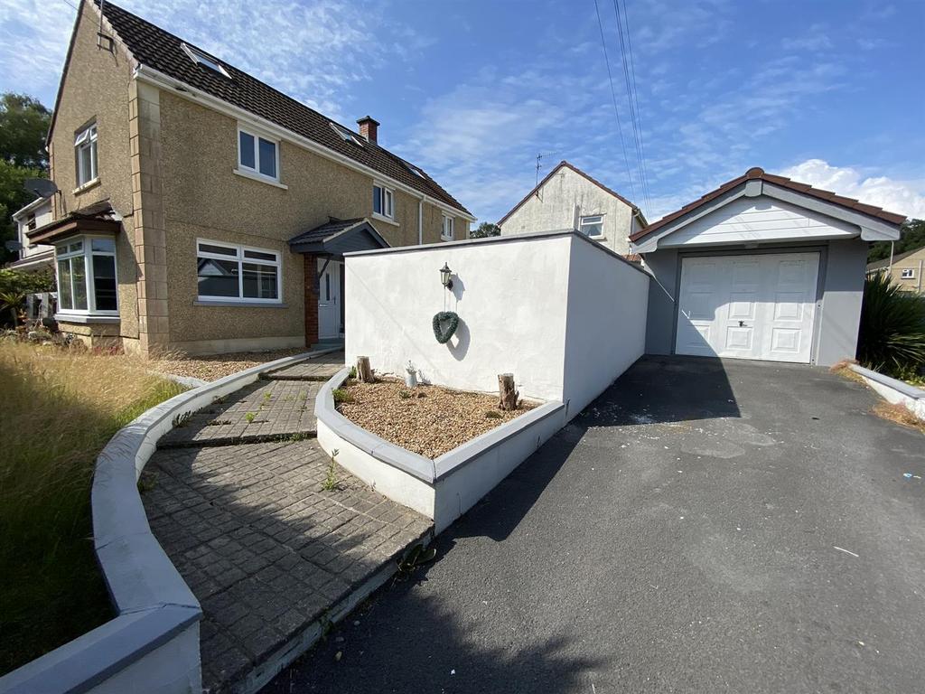 Pen Y Wern, Stradey, Llanelli 4 bed semidetached house £225,000