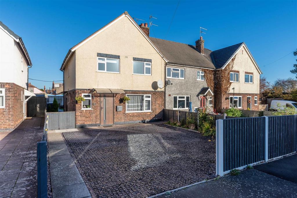Charnwood Avenue, Castle Donington DE74 4 bed end of terrace house £