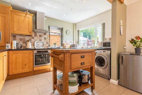 21 Bakewell Drive, Castle Donington, Derby, DE74 2NF