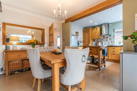 21 Bakewell Drive, Castle Donington, Derby, DE74 2NF