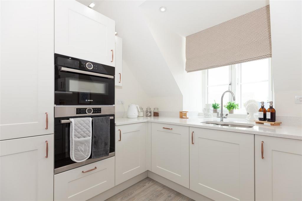 Kitchen 2.jpg