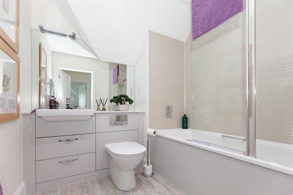 Family Bathroom.jpg