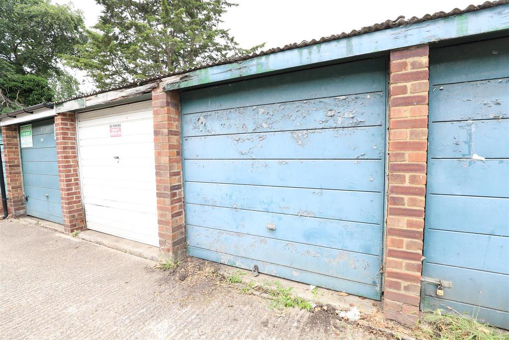 Chigwell Road, Woodford Green 1 bed garage £25,000