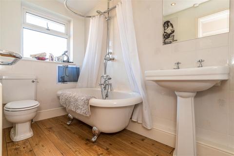 14 Bentley Road, Castle Donington, Derby, DE74 2UL