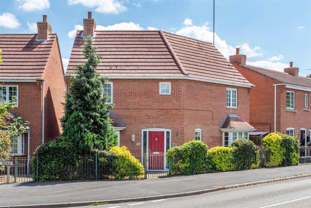 Station Road, Derby DE74 3 bed detached house £260,000