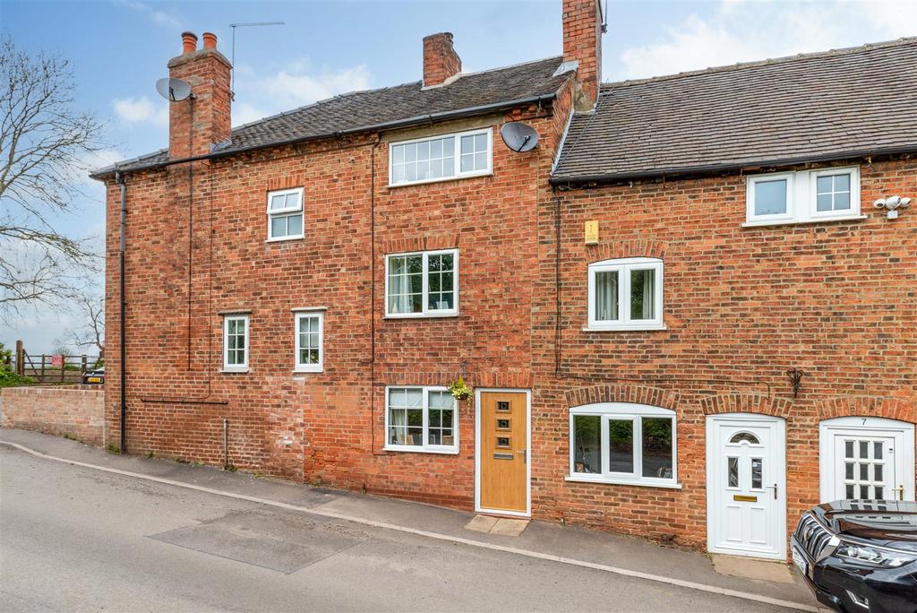 Hemington Hill, Derby DE74 3 bed terraced house £250,000