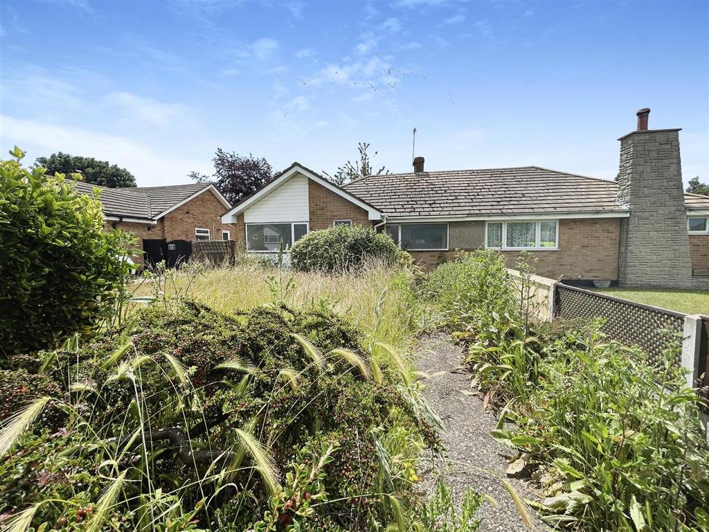 Grenville Way, Broadstairs 2 bed semidetached bungalow for sale £220,000