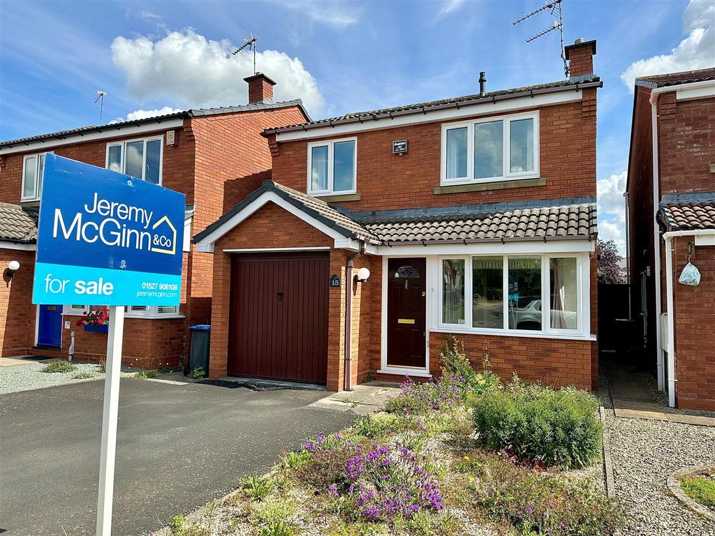 Eclipse Road, Alcester 3 bed detached house for sale £325,000