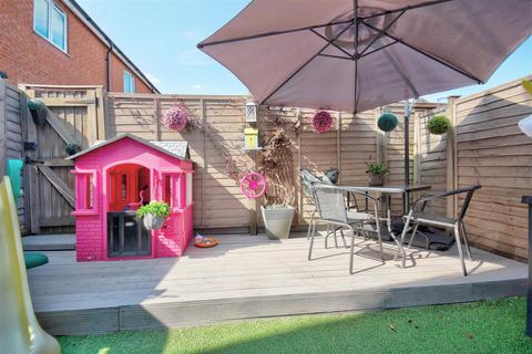 5 Central Park, Lutterworth, LE17 4PH