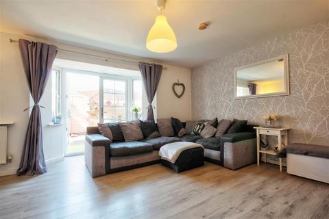 5 Central Park, Lutterworth, LE17 4PH