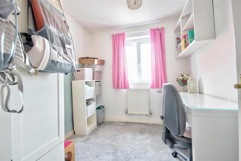 5 Central Park, Lutterworth, LE17 4PH