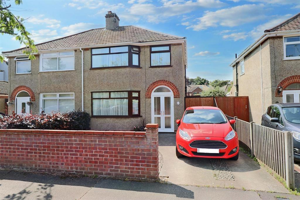 Monckton Avenue, Lowestoft 3 bed semidetached house for sale £230,000