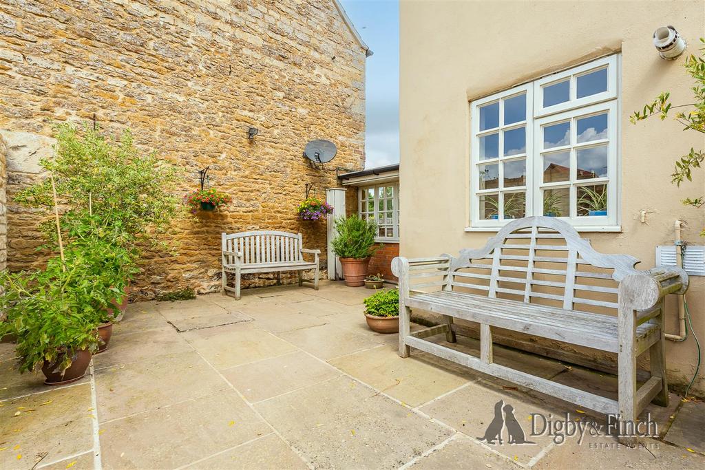 Grove House, Grove Road, Hanthorpe, Bourne PE10 0 R