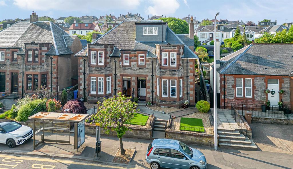 33 Halbeath Road, Dunfermline, KY12 7QZ 4 bed semidetached house for