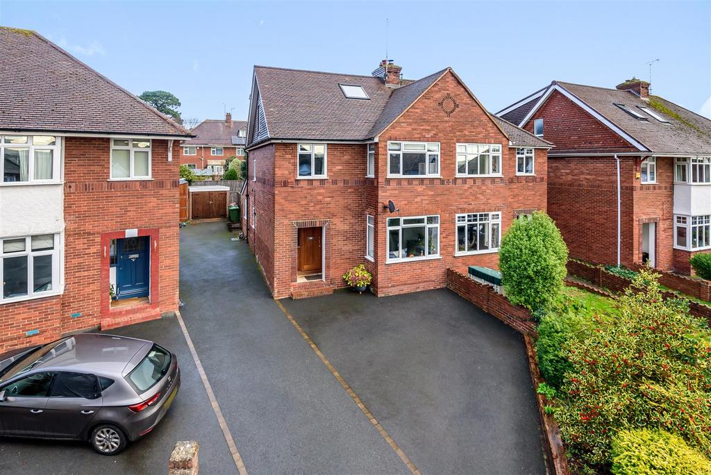 Bagshot Avenue, St Leonards 4 bed semidetached house for sale £575,000