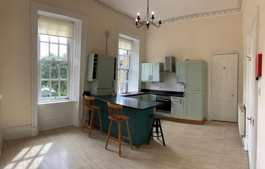 Kitchen 2.jpg
