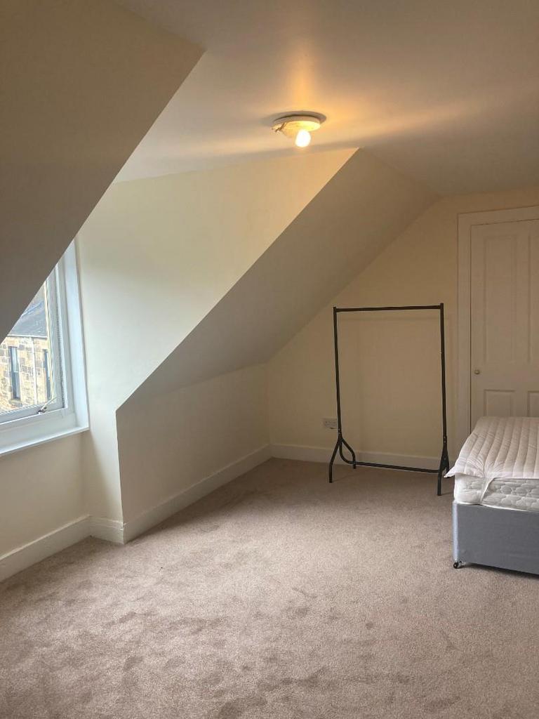 Bedroom 1.jpg