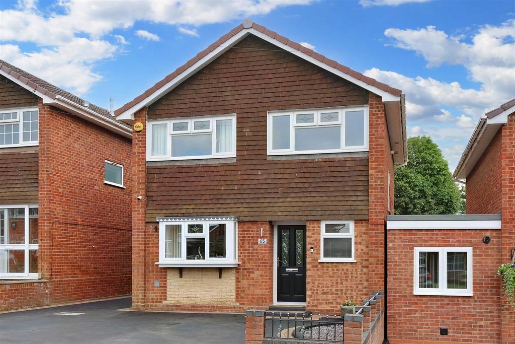 Allenby Close, Kingswinford 3 bed detached house £310,000