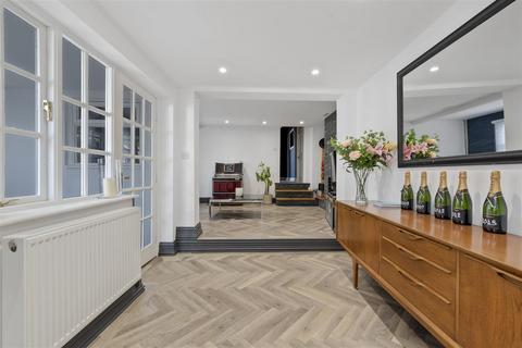 Lower Wickham Cottage, 2 Straight Road, Old Windsor, Windsor, SL4 2RL