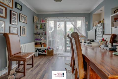 8 Hackness Lane, Brinsworth, Rotherham, S60 5AU