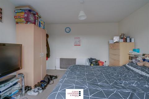 8 Hackness Lane, Brinsworth, Rotherham, S60 5AU