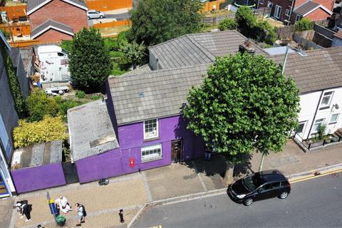104 Broadway, Pontypridd, CF37 1BE