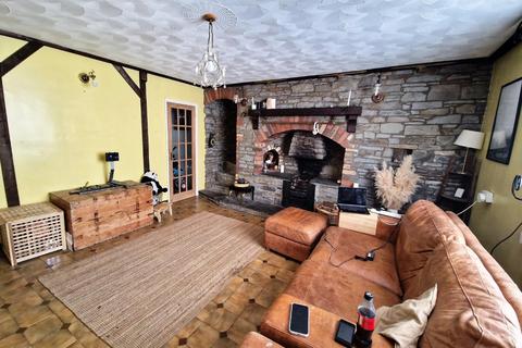 104 Broadway, Pontypridd, CF37 1BE