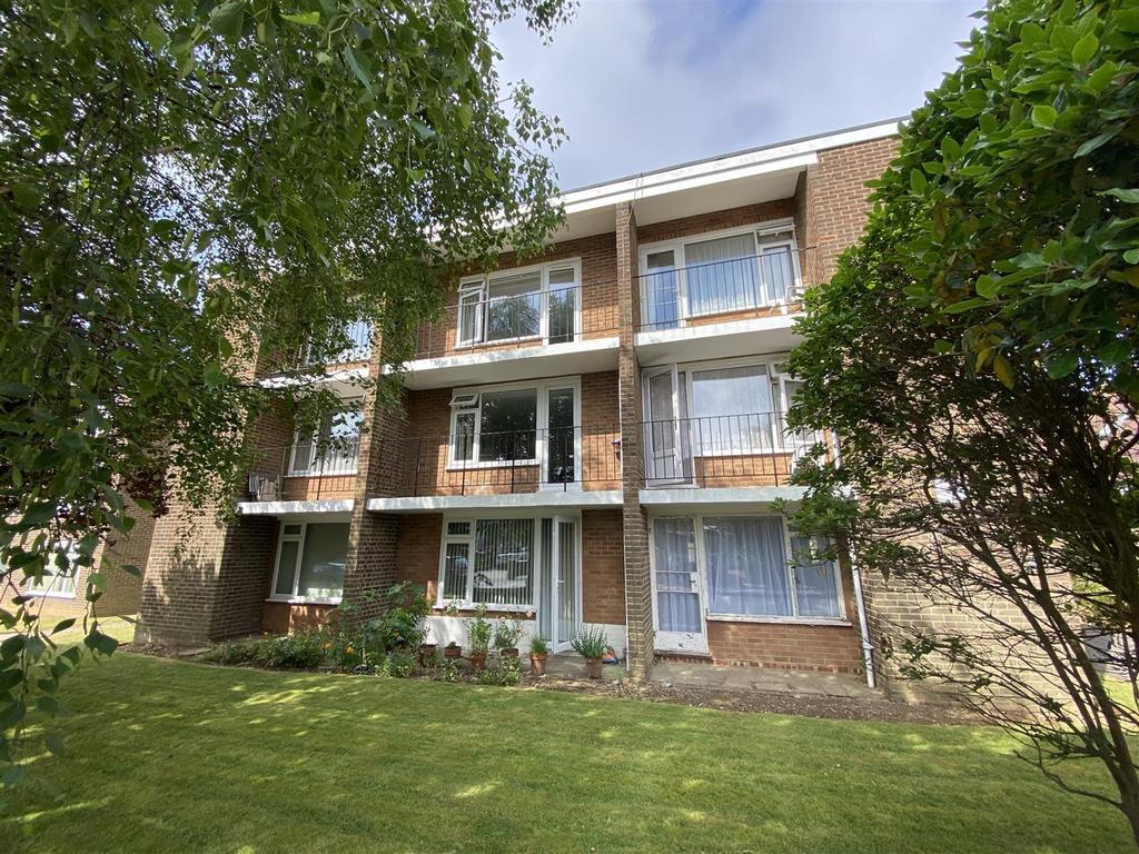 Wallace Avenue, Worthing 1 bed flat for sale £155,000
