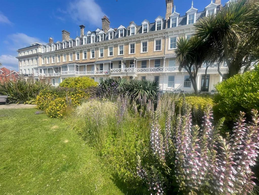 Heene Terrace, Worthing 1 bed flat for sale £160,000