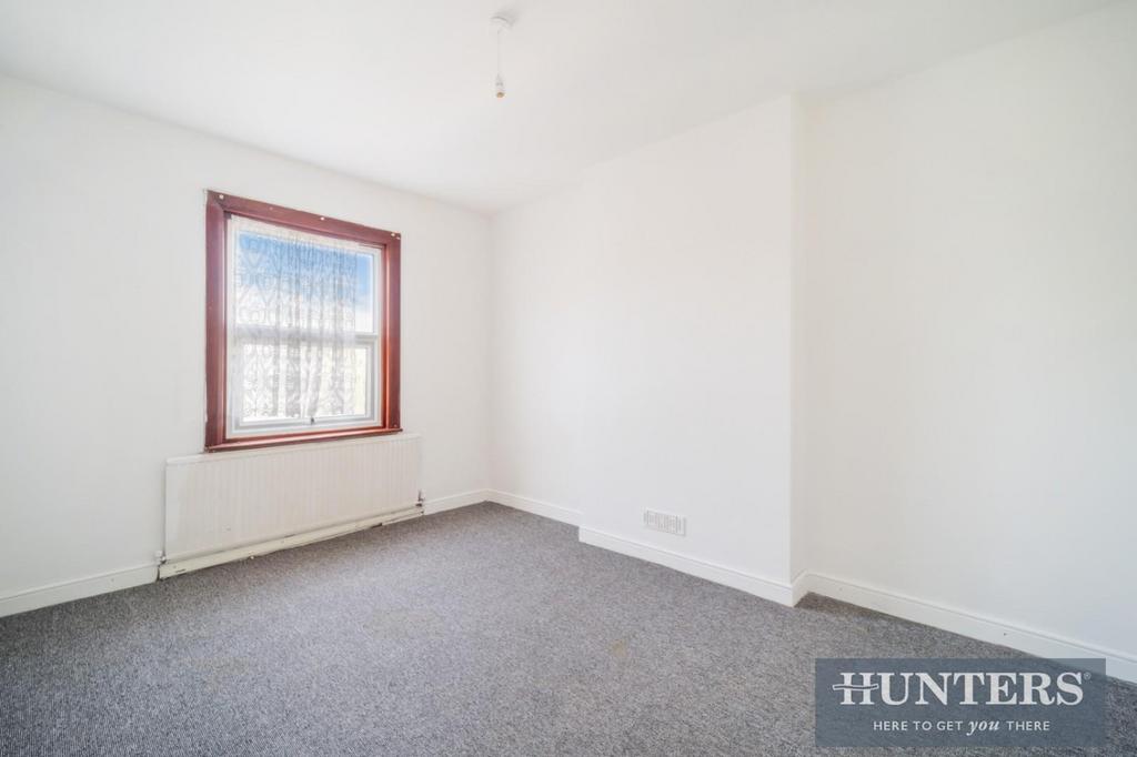 Church Road, Heston, TW5 2 bed semidetached house £1,900 pcm (£438 pw)