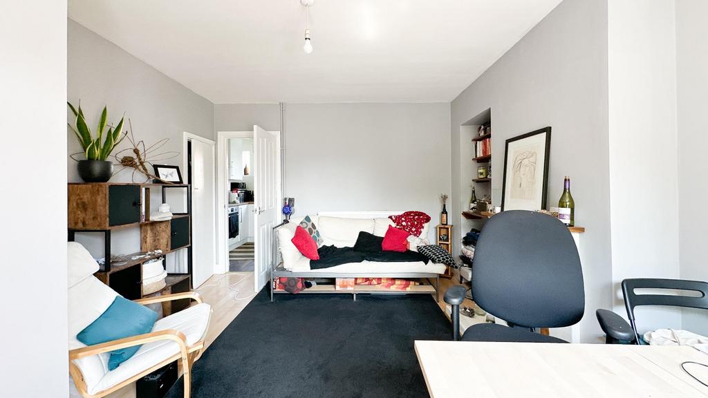 Tavistock Walk, Knowle, Bristol, BS4 1DW 3 bed end of terrace house for