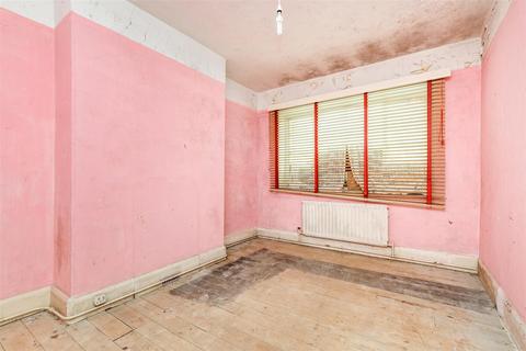 2 Derek Road, Lancing, BN15 0NU