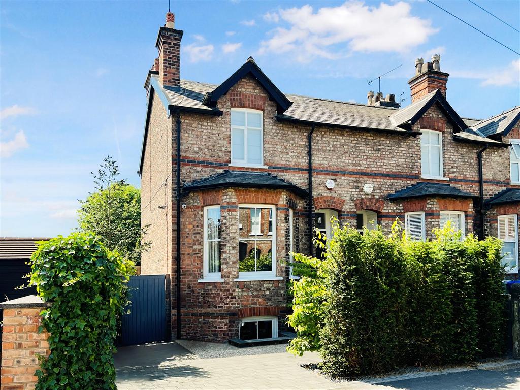York Road, Bowdon, Altrincham 3 bed end of terrace house for sale £