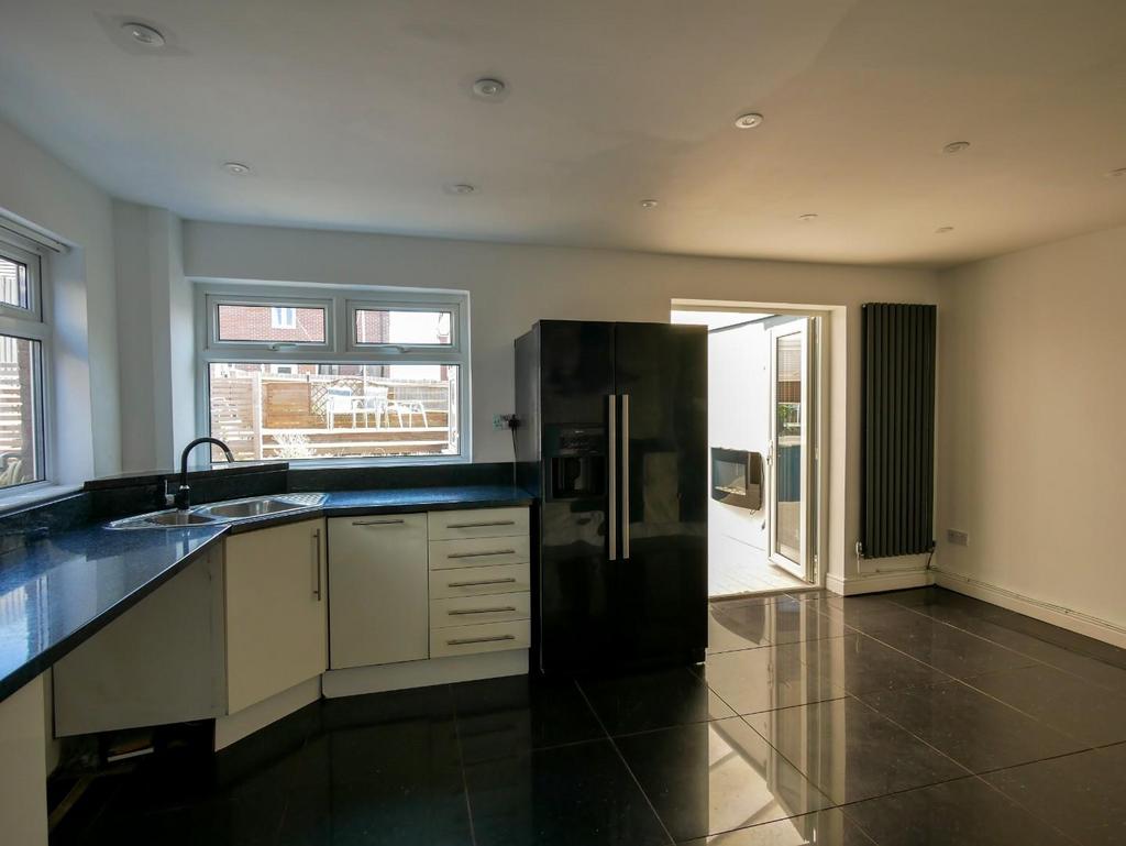 Slade Close, Sully 4 bed semidetached house £399,950