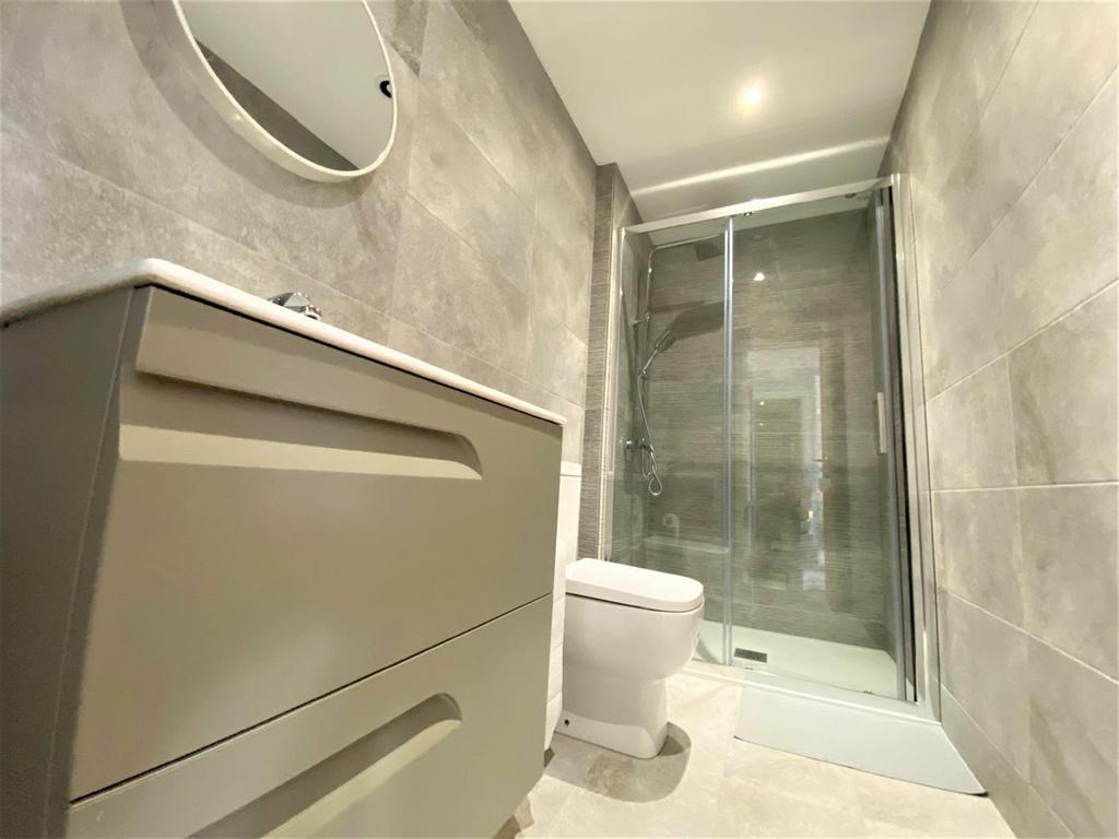 Bedroom two en suite