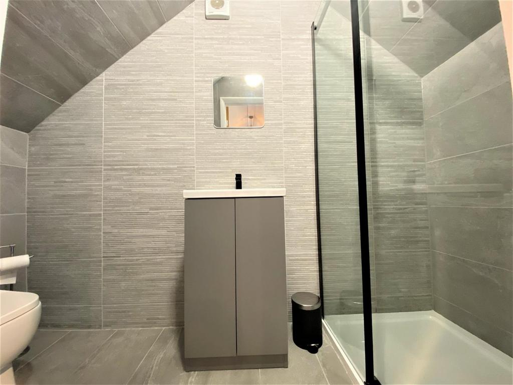 Bedroom four en suite