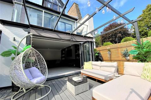 3 Thornsett Gardens, Sheffield, S17 3PP