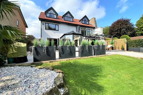 3 Thornsett Gardens, Sheffield, S17 3PP