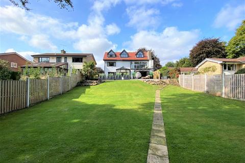 3 Thornsett Gardens, Sheffield, S17 3PP