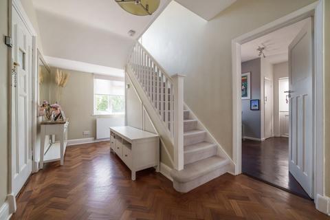 73 Raleigh Drive, London, N20 0UZ