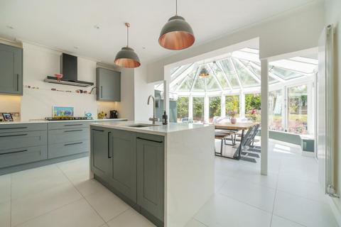 73 Raleigh Drive, London, N20 0UZ