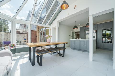 73 Raleigh Drive, London, N20 0UZ