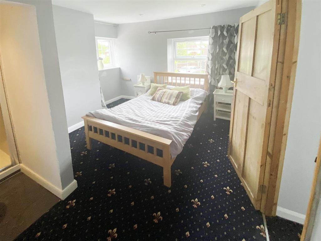 Bedroom 203.jpg