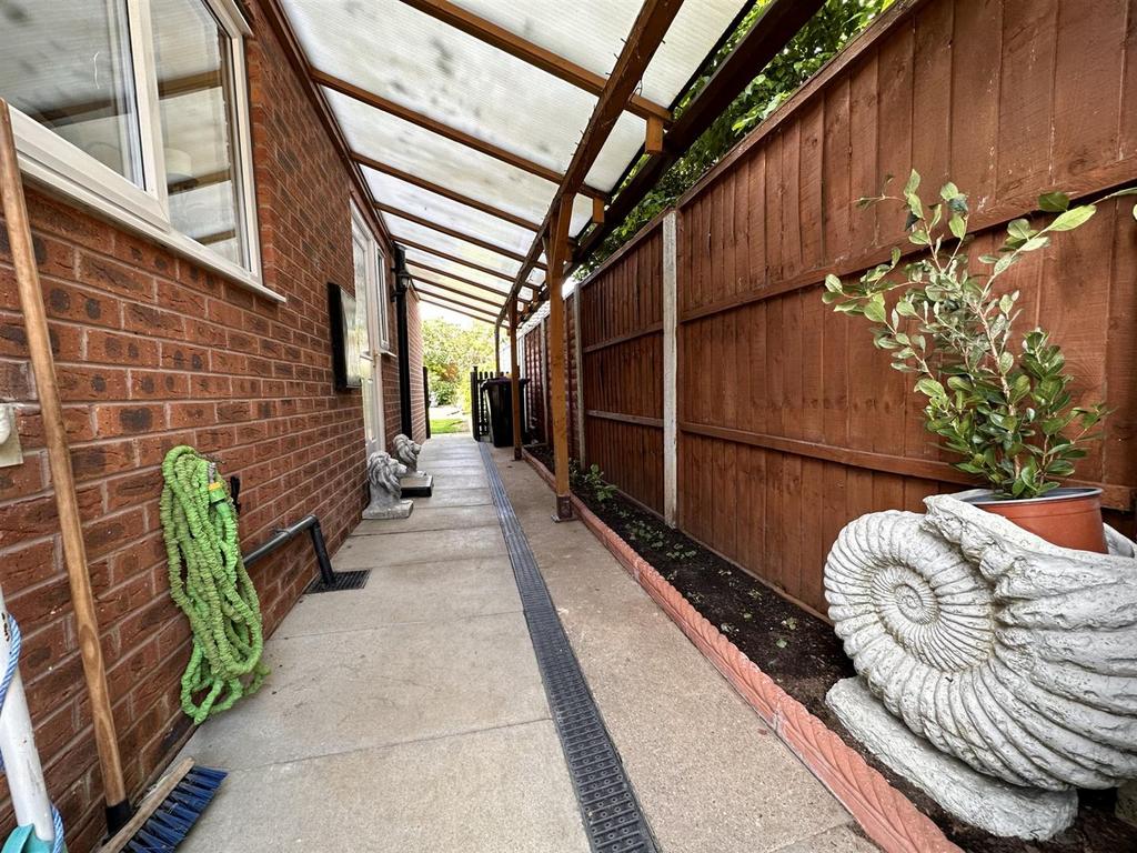 Covered side path